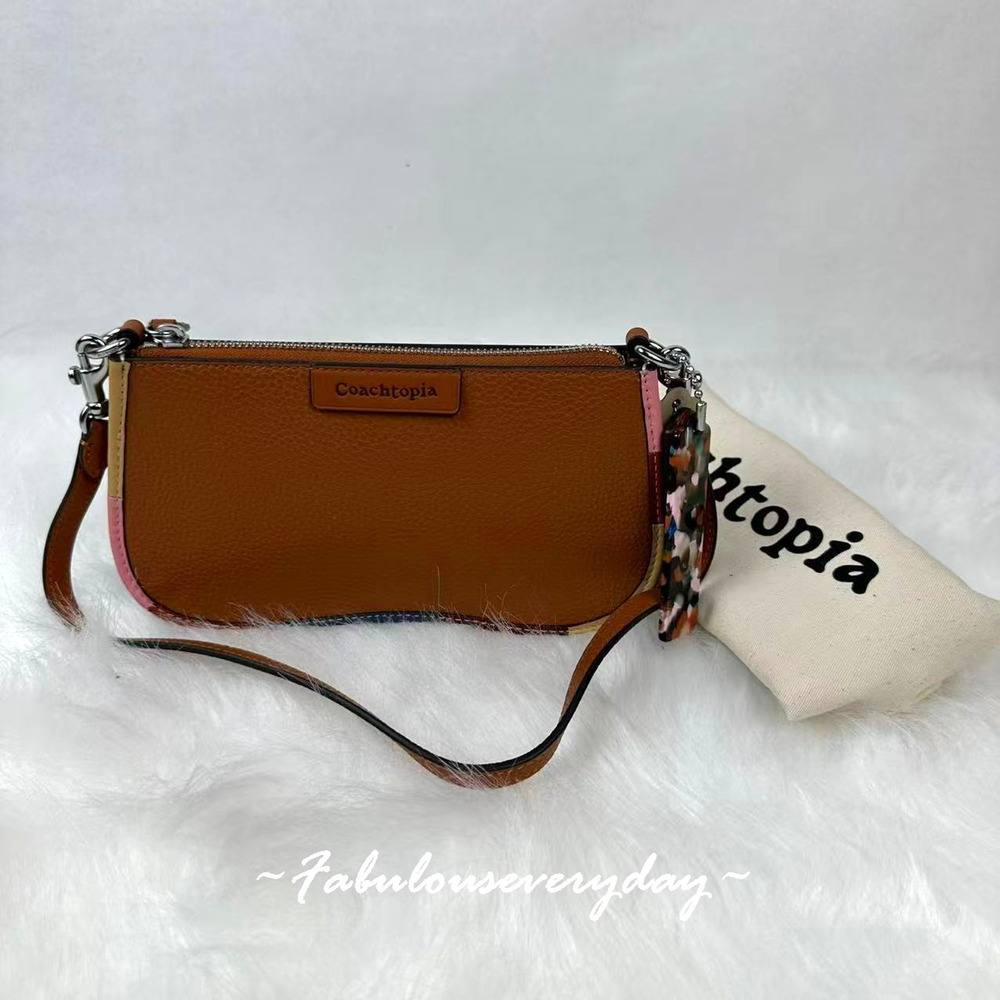 Coach Small Wavy Shoulder Bag In Coachtopia Leather With Colorful Binding CX123